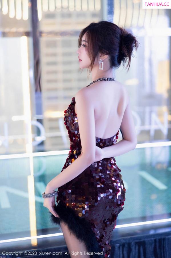 綺裡嘉 绮里嘉 [XiuRen]高清写真图 2023.11.17 No.7679 绮里嘉ula 长裙美腿第23张图片